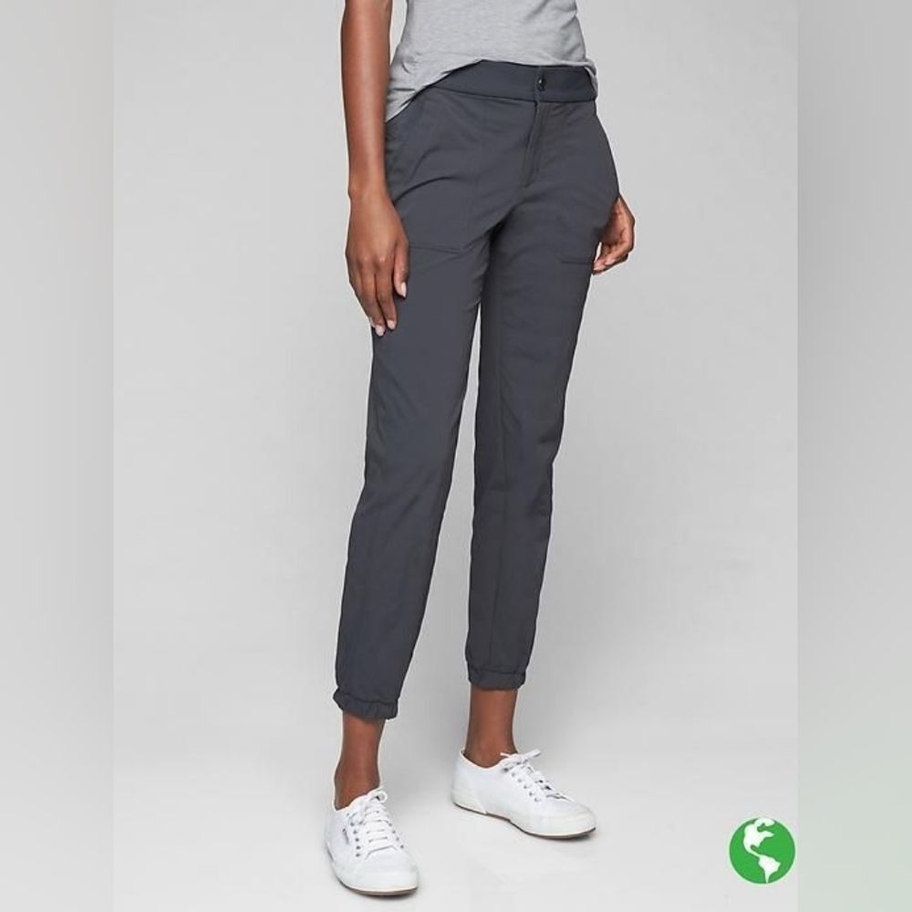 Athleta Trekkie 2.0 Jogger Pants Gray Ripstop Size 4 Outdoor Gorpcore Utility